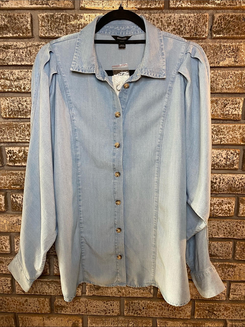 NWT RW&CO. Light Wash Denim Button-Up Shirt - Light Blue